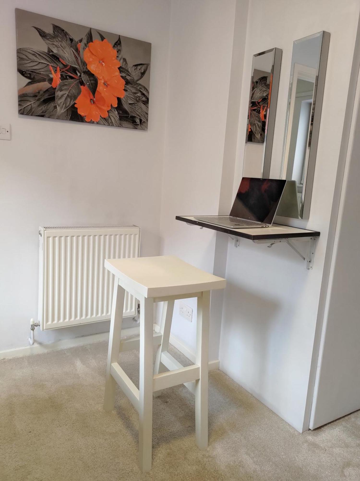 Cozy Ensuite In Authentic With Garden Terrace In Prime Location Just East Of Habitación en casa particular Londres